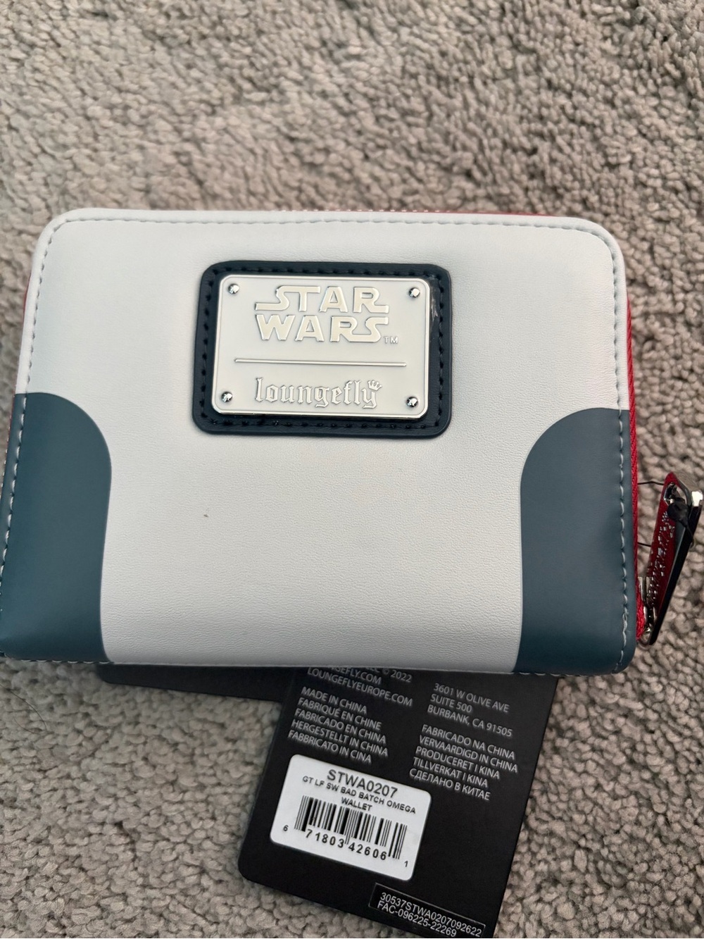 Loungefly White, Sage & Dark Gray Star Wars Zip Wallet - Picture 2 of 2